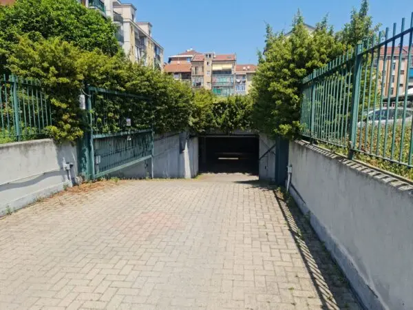 Box via Chambery, Torino