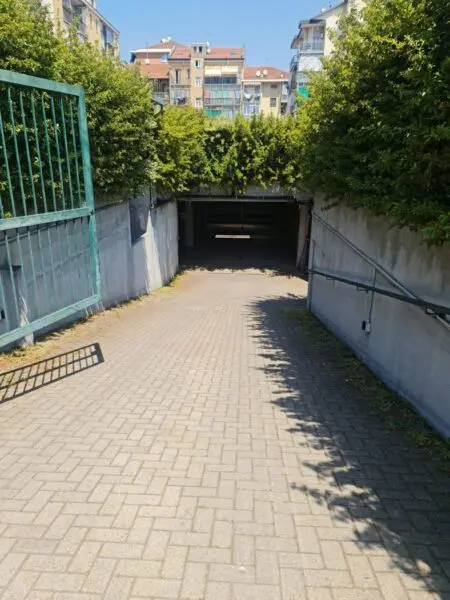 Immagine per Box in vendita a Torino via Chambery