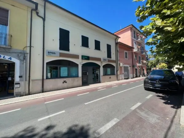 Negozio via Locale Commerciale In Affitto, Narni