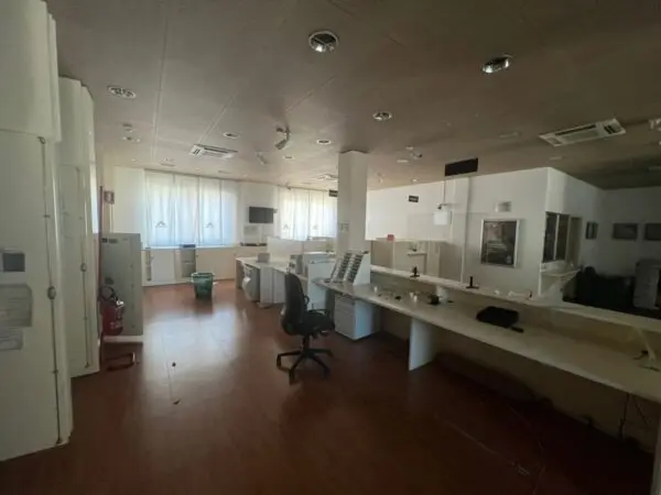 Negozio via Locale Commerciale In Affitto, Narni