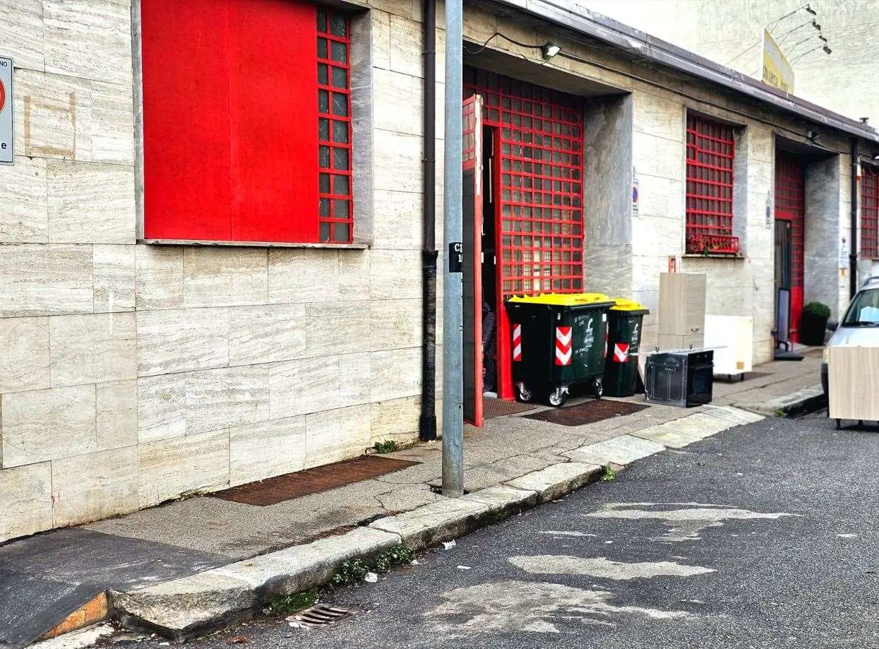 Immagine per Magazzino in vendita a Torino via Ciamarella 35