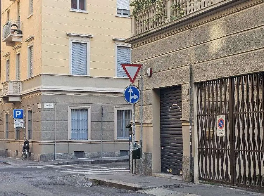 Immagine per Negozio in affitto a Torino via Artisti 32 bis