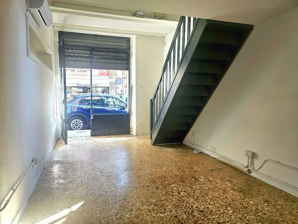 Immagine per Negozio in affitto a Torino via Artisti 32 bis