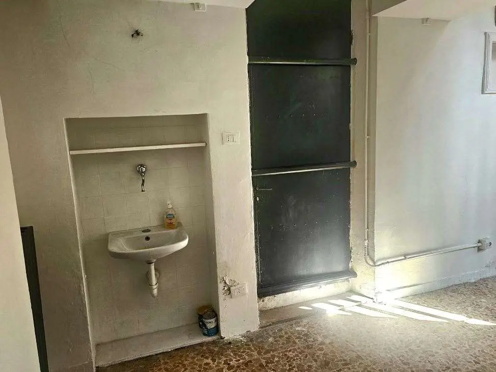 Immagine per Negozio in affitto a Torino via Artisti 32 bis