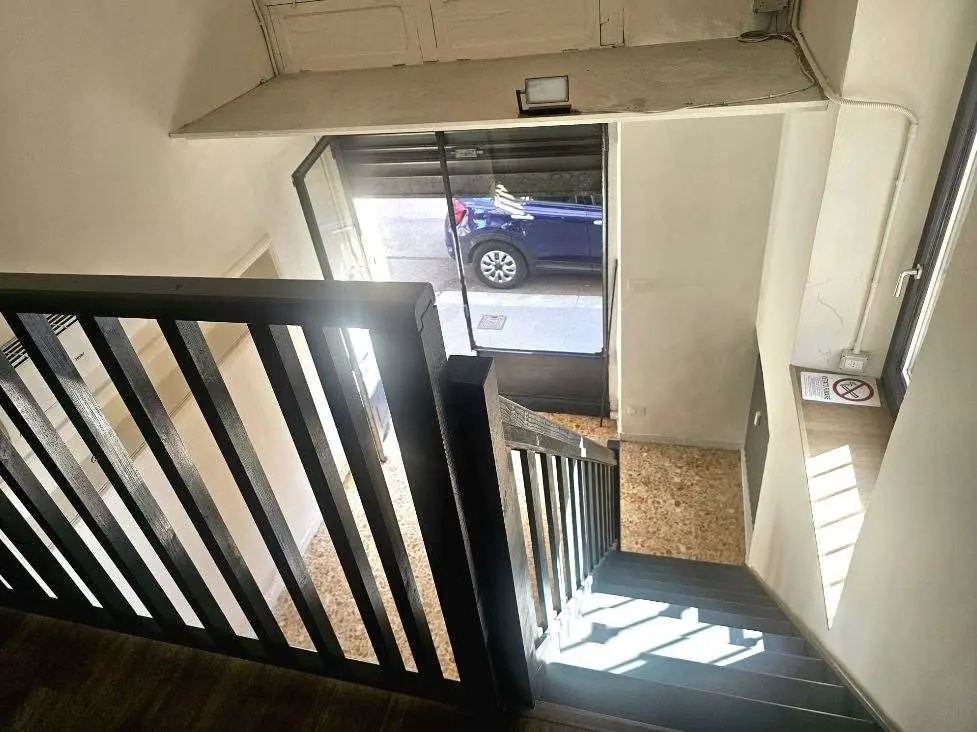 Immagine per Negozio in affitto a Torino via Artisti 32 bis