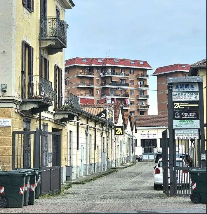 Immagine per Capannone in vendita a Torino via Lucento 81