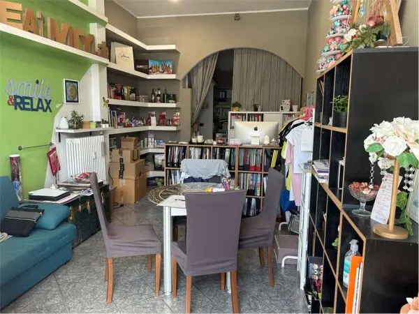 Negozio via La Thuile 25, Torino