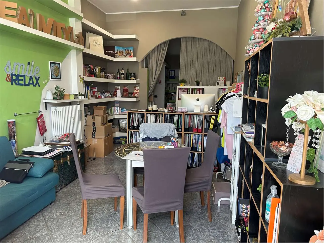 Immagine per Negozio in affitto a Torino via  La Thuile 25
