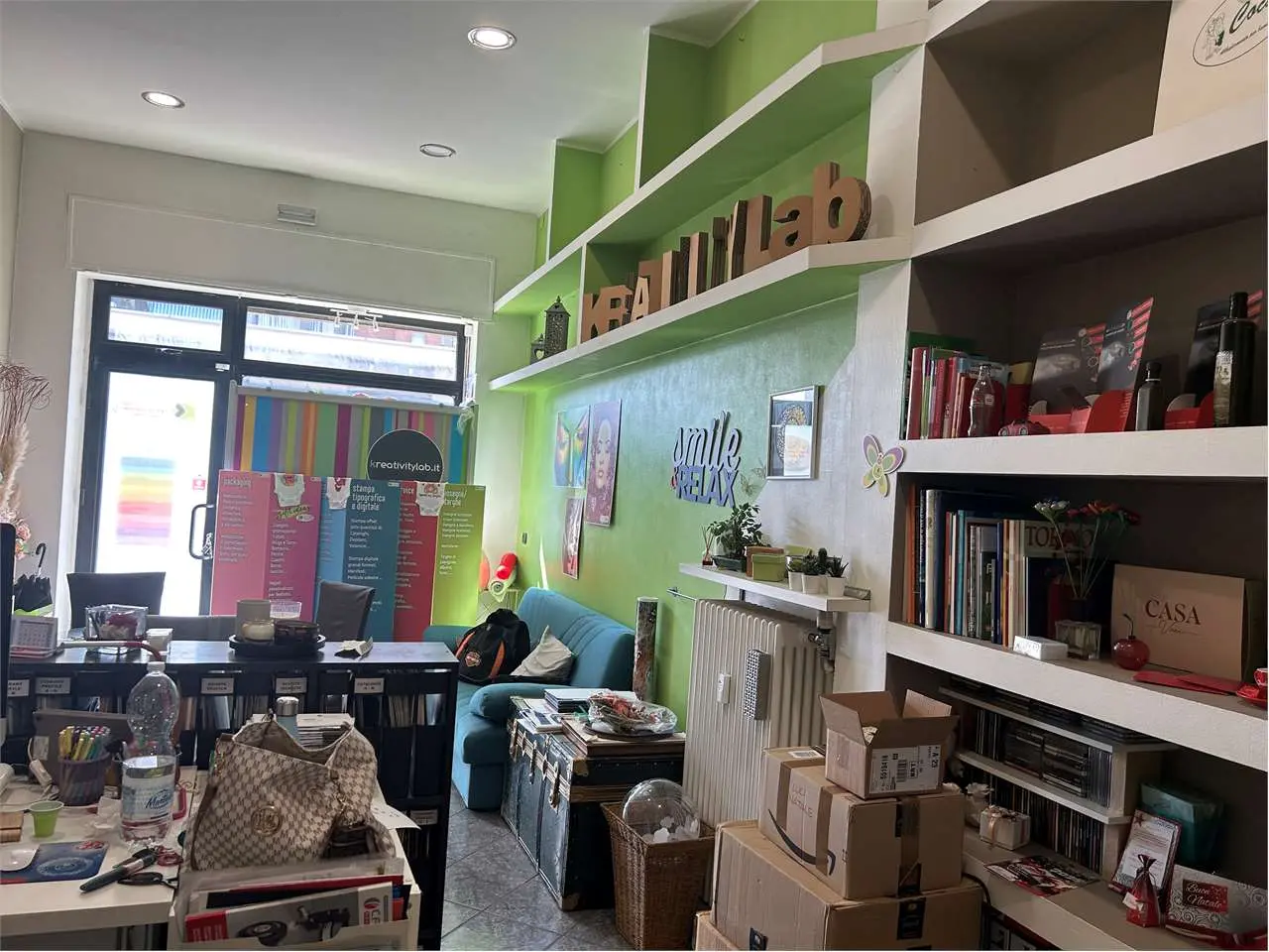 Immagine per Negozio in affitto a Torino via  La Thuile 25