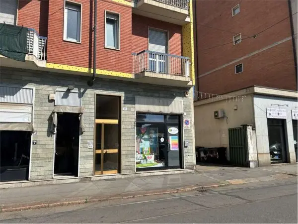 Negozio via La Thuile 25, Torino