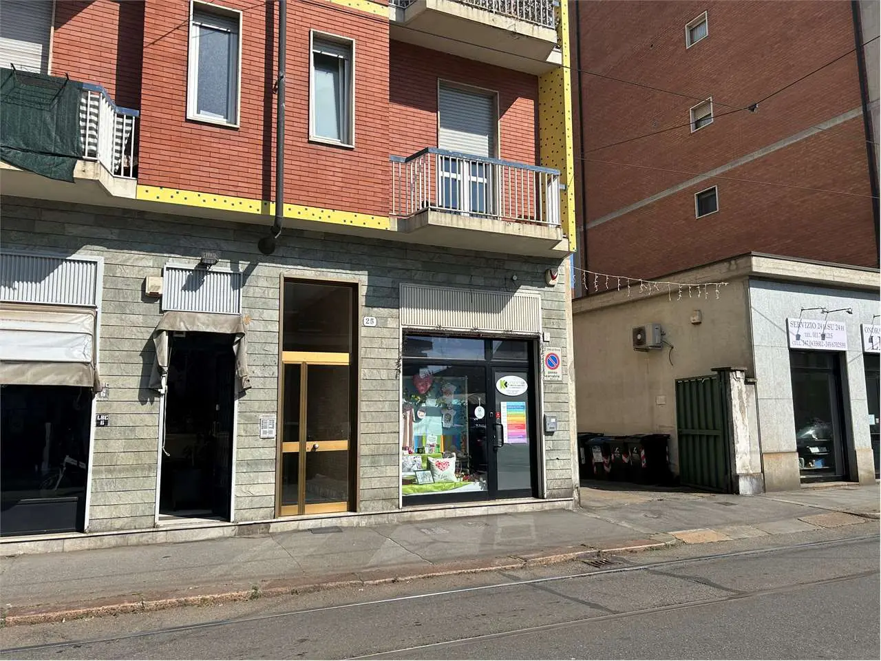 Immagine per Negozio in affitto a Torino via  La Thuile 25