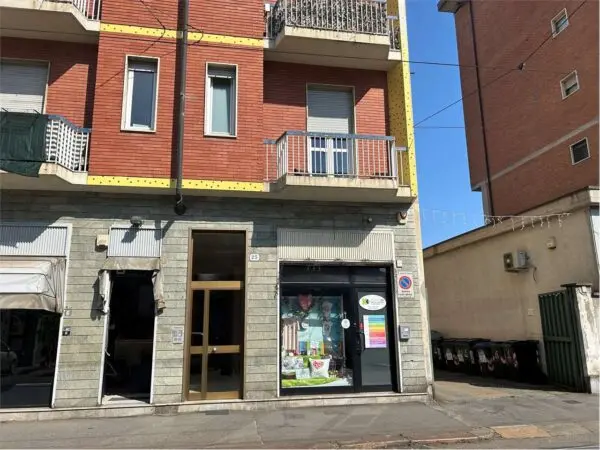 Negozio via La Thuile 25, Torino