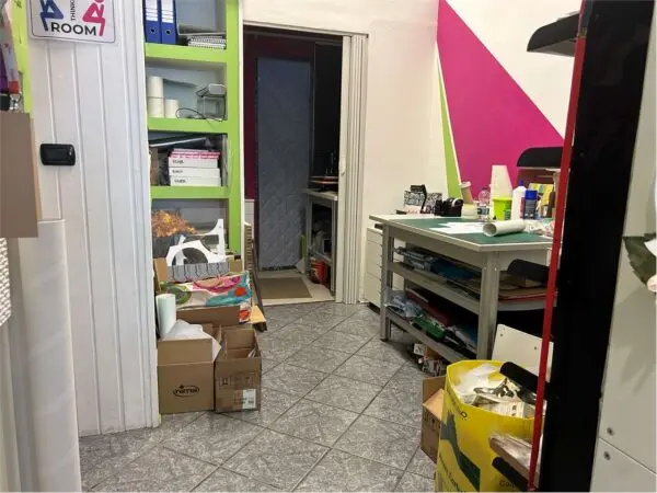 Negozio via La Thuile 25, Torino