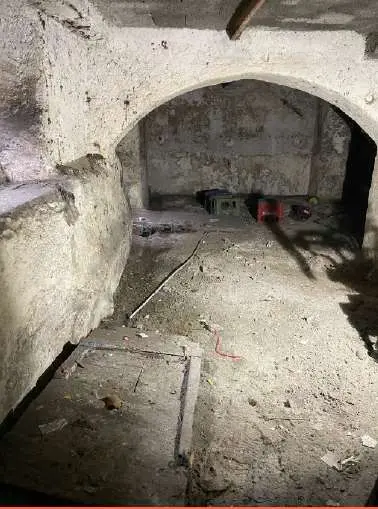 Magazzino via Fereggiano L 7, Genova