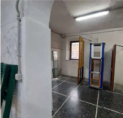 Magazzino via Teglia 107, Genova