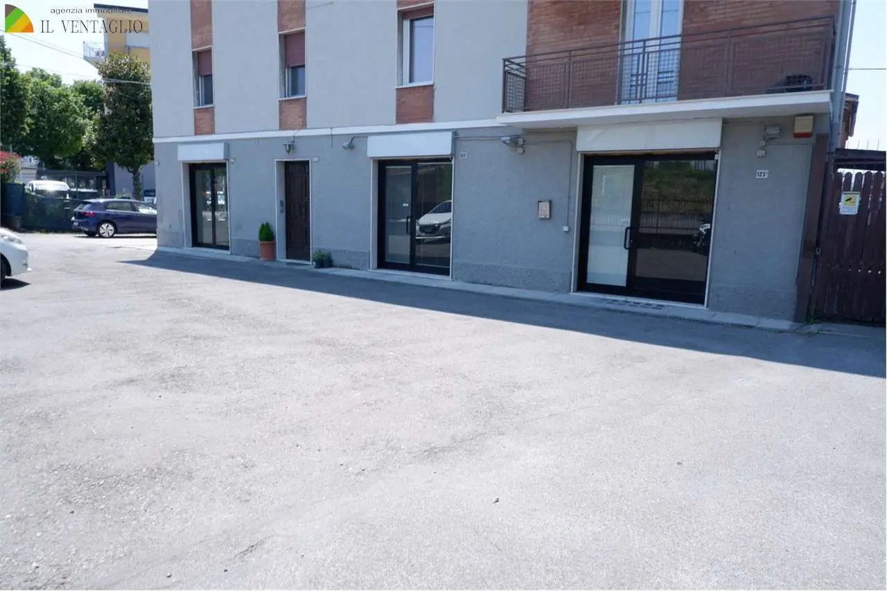 Immagine per Negozio in affitto a Sassuolo