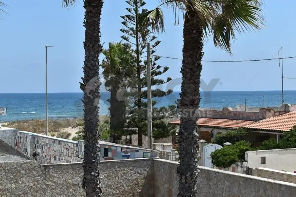 Villa Trifamiliare via Levanzo 17, Lecce