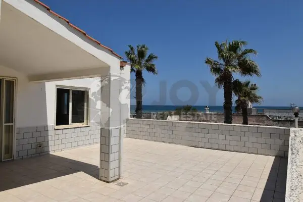 Villa Trifamiliare via Levanzo 17, Lecce