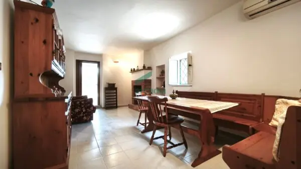 Villa via Km 42, Locorotondo