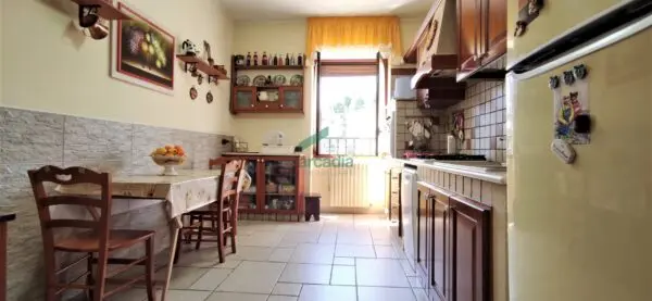 Trilocale via Peucetia 72, Japigia, Bari
