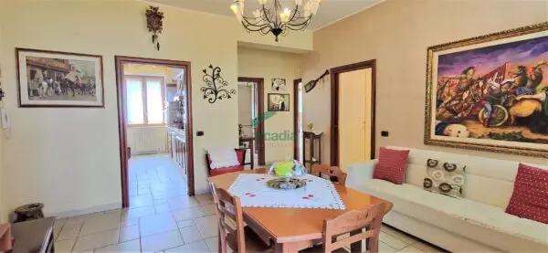 Trilocale via Peucetia 72, Japigia, Bari