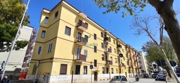 Trilocale via Peucetia 72, Japigia, Bari