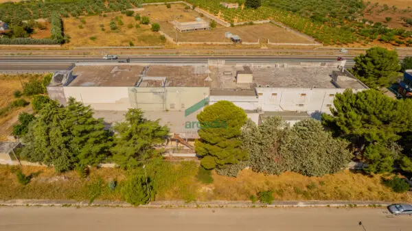 Commerciale via Km 31, 800, Sammichele Di Bari