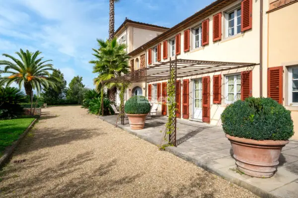 Villa via Di Montechiari, Montecarlo