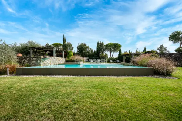Villa via Di Montechiari, Montecarlo