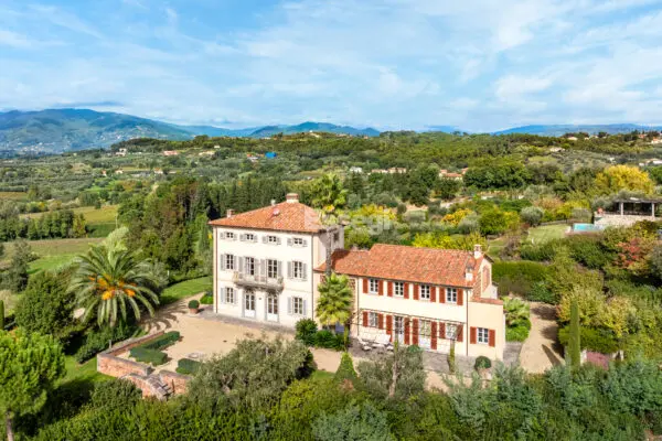 Villa via Di Montechiari, Montecarlo
