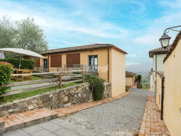 Casale via Per Matraia 22, Capannori
