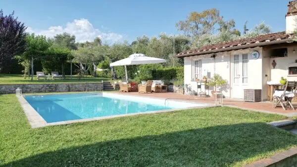 Casale via Delle Vigne, Lucca