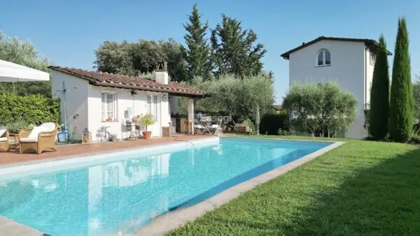 Casale via Delle Vigne, Lucca