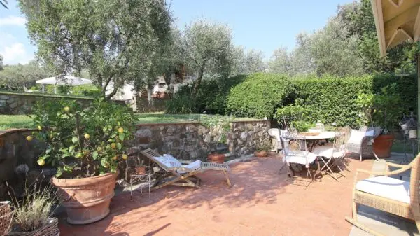 Casale via Delle Vigne, Lucca