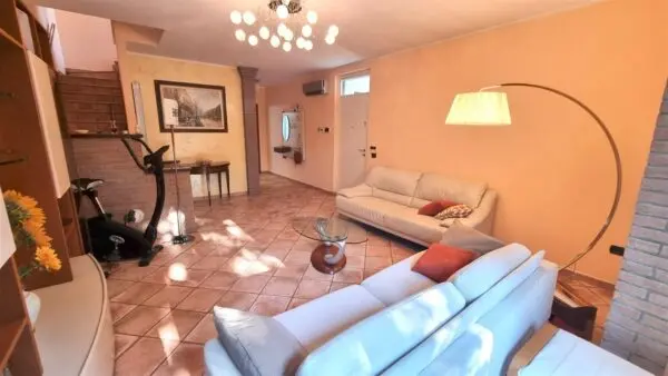 Villa Trifamiliare via Ottavio Pattacini 1, Parma