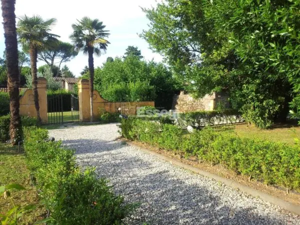 Villa via Nuova Per Pisa, Lucca