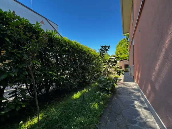 Villa A Schiera via Albert Einstein 42, Villaggio Giardino, Modena