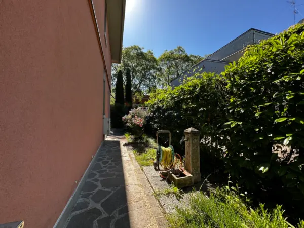 Villa A Schiera via Albert Einstein 42, Villaggio Giardino, Modena