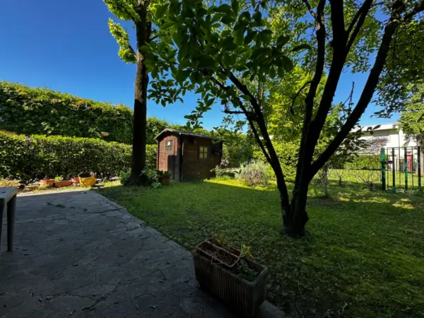 Villa A Schiera via Albert Einstein 42, Villaggio Giardino, Modena