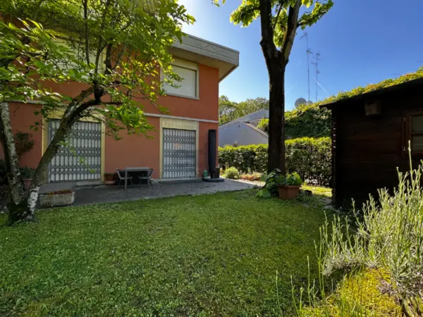 Villa A Schiera via Albert Einstein 42, Villaggio Giardino, Modena
