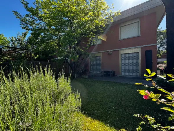 Villa A Schiera via Albert Einstein 42, Villaggio Giardino, Modena