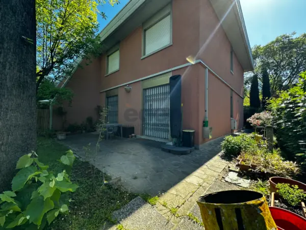 Villa A Schiera via Albert Einstein 42, Villaggio Giardino, Modena