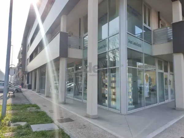 Negozio viale Gaetano Storchi 513, Modena