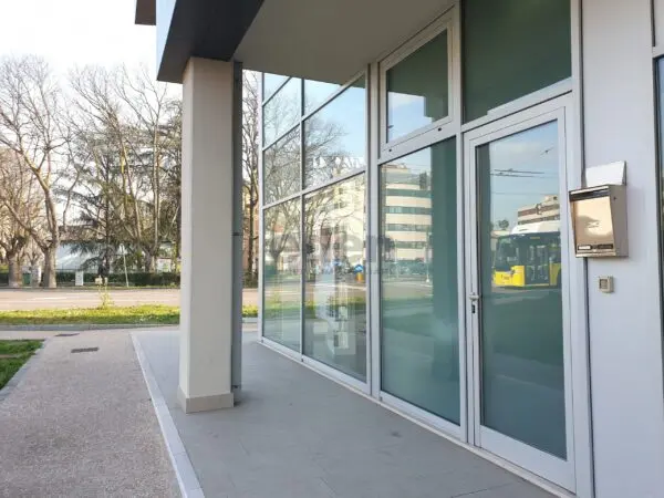 Negozio viale Gaetano Storchi 513, Modena