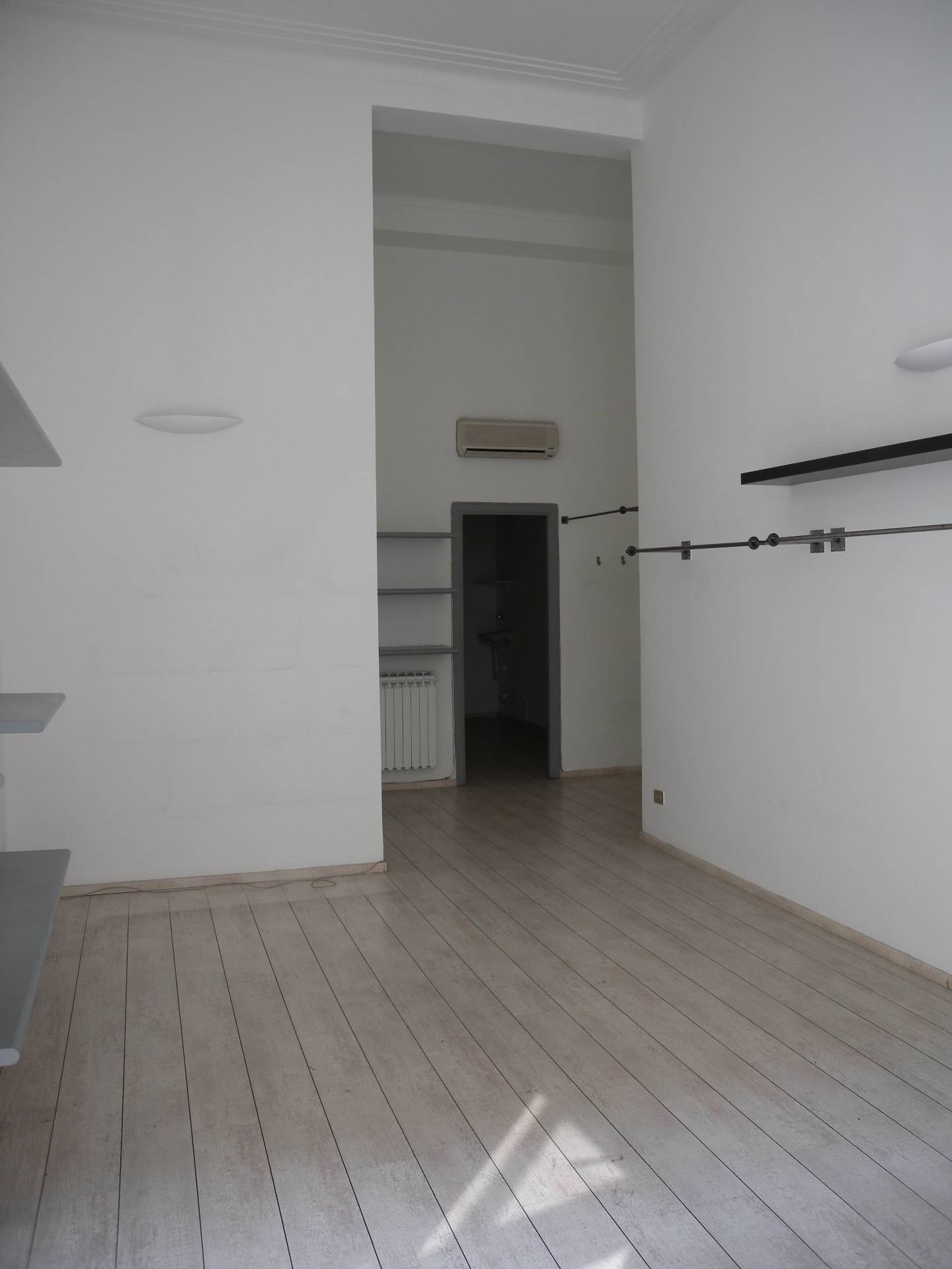 Immagine per Negozio in vendita a Torino Via XX settembre 18
