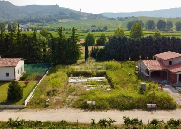 Immagine per Terreno Edificabile in vendita a Valdastico VIA MADONNA DEI PRATI 