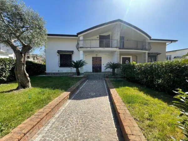 Villa via Avella, Avella