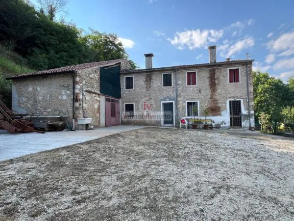 Casa Indipendente via Borgomale, Valdastico