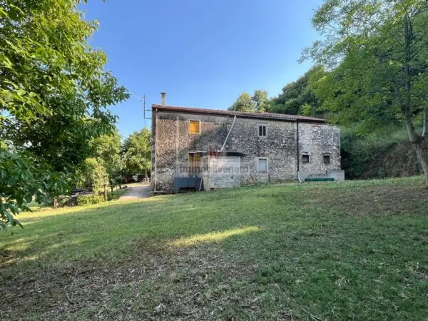 Casa Indipendente via Borgomale, Valdastico
