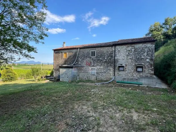 Immagine per Casa indipendente in vendita a Valdastico VIA BORGOMALE 